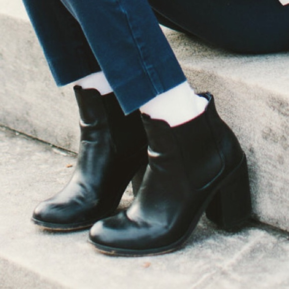 Black Nettle Lipstik Boots
